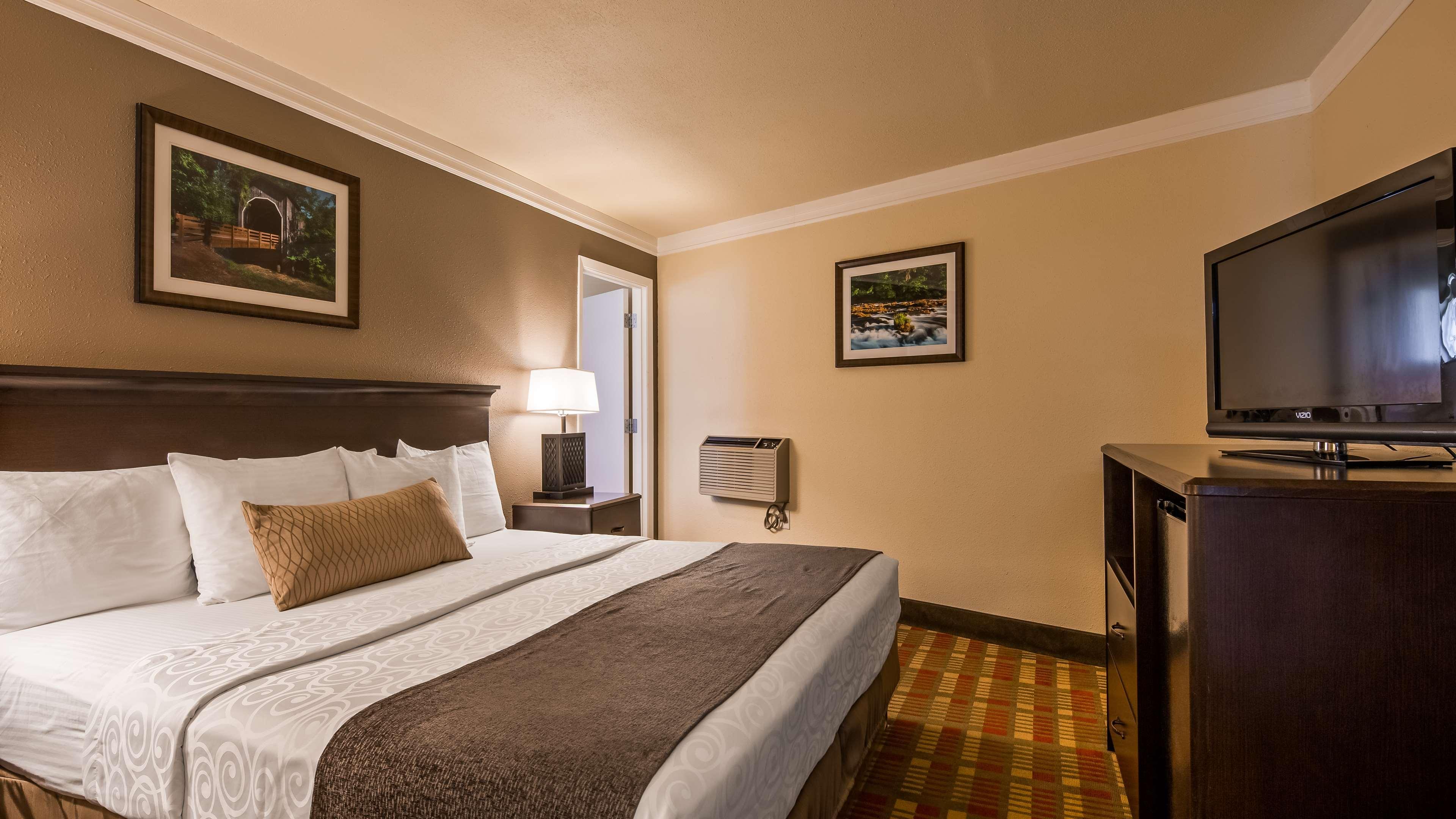 Best Western Garden Villa Inn Роузберг Экстерьер фото