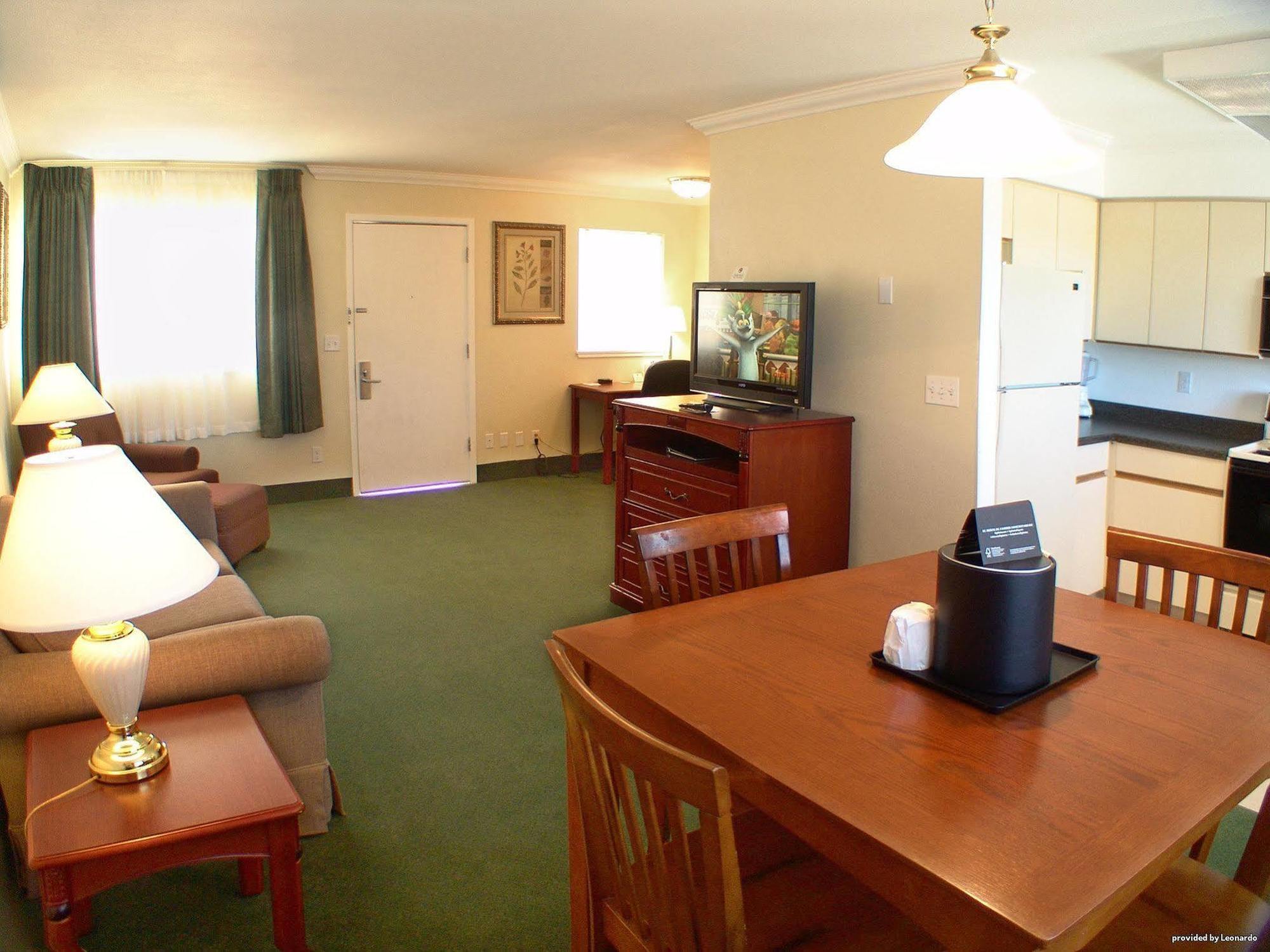 Best Western Garden Villa Inn Роузберг Экстерьер фото