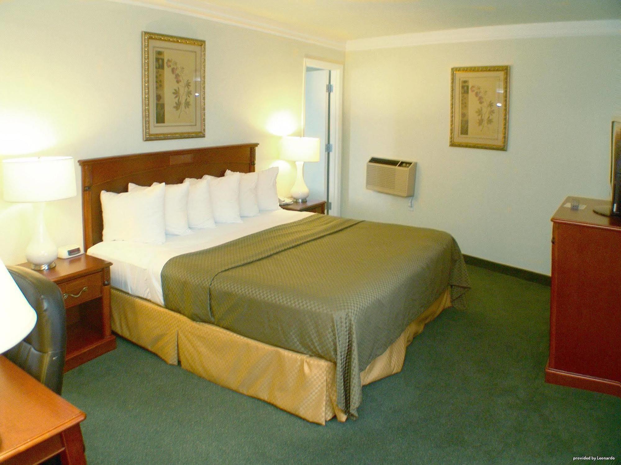 Best Western Garden Villa Inn Роузберг Экстерьер фото